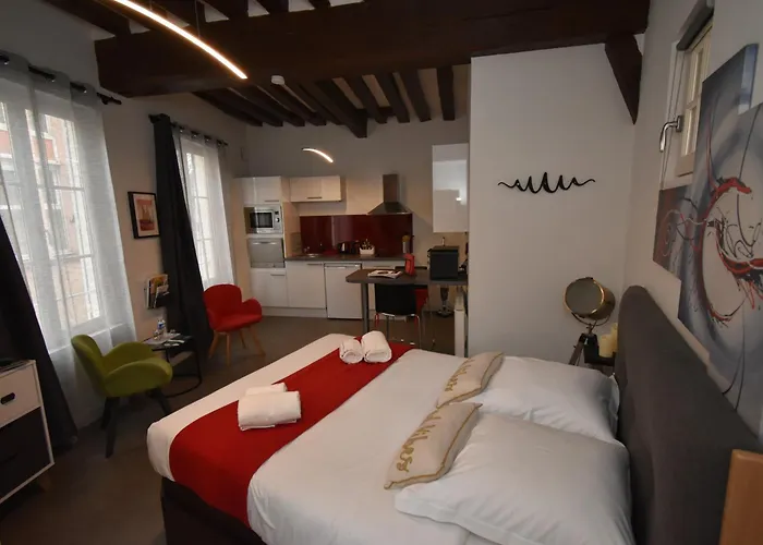Le Saint-Aignan, Nuits-chartraines, Parking privé, 3 étoiles